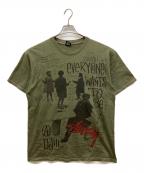 stussyステューシー）の古着「00s フォト グラフィック クルーネック 半袖 Tシャツ　EVERYONE WANTS TO BE」｜カーキ