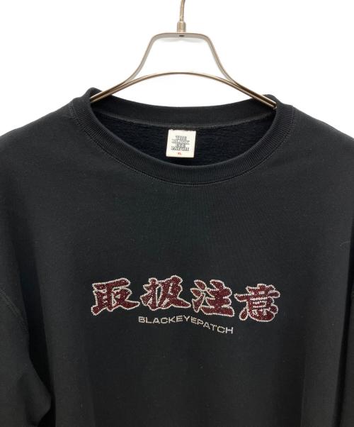 THE BLACK EYE PATCH（ブラックアイパッチ）THE BLACK EYE PATCH (ブラックアイパッチ) 取扱注意ラインストーンスウェット ブラック サイズ:XLの古着・服飾アイテム