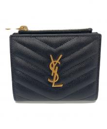 Saint Laurent Paris（サンローランパリ）の古着「モノグラム バイフォールドウォレット　グレイン・ド・プードル エンボスレザー　コンパクトウォレット」｜ブラック