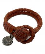 BOTTEGA VENETAボッテガベネタ）の古着「イントレチャートレザー ブレスレット」｜オレンジ