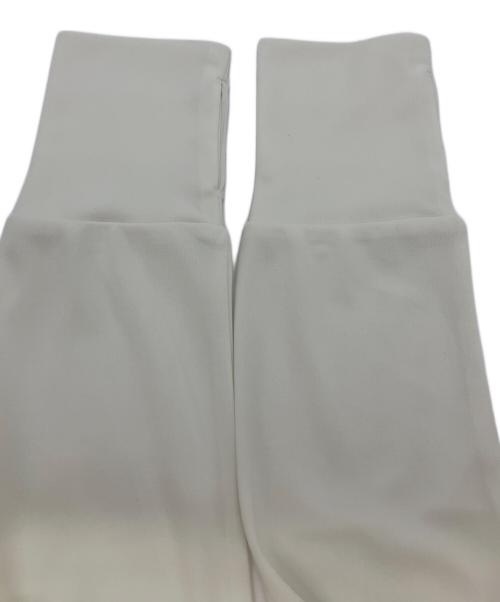 UNFILO（アンフィーロ）UNFILO (アンフィーロ) ペプラムラッシュパーカー　ジップパーカー アイボリー サイズ:Mの古着・服飾アイテム