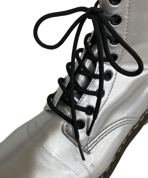 Dr.Martens（ドクターマーチン）Dr.Martens (ドクターマーチン) メタリック 8ホールブーツ シルバー サイズ:EU 41の古着・服飾アイテム