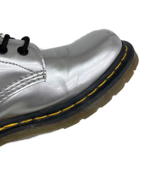 Dr.Martens（ドクターマーチン）Dr.Martens (ドクターマーチン) メタリック 8ホールブーツ シルバー サイズ:EU 41の古着・服飾アイテム