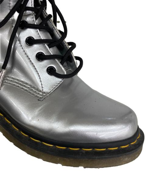 Dr.Martens（ドクターマーチン）Dr.Martens (ドクターマーチン) メタリック 8ホールブーツ シルバー サイズ:EU 41の古着・服飾アイテム