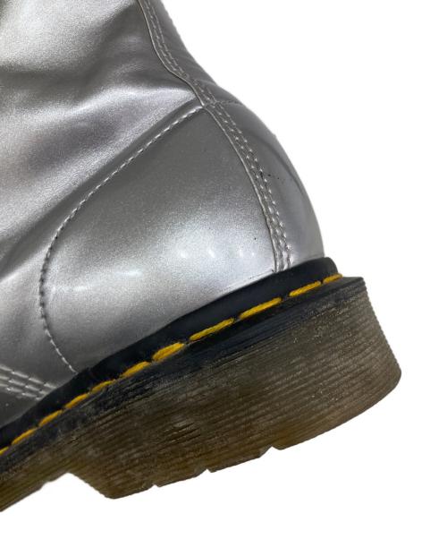 Dr.Martens（ドクターマーチン）Dr.Martens (ドクターマーチン) メタリック 8ホールブーツ シルバー サイズ:EU 41の古着・服飾アイテム