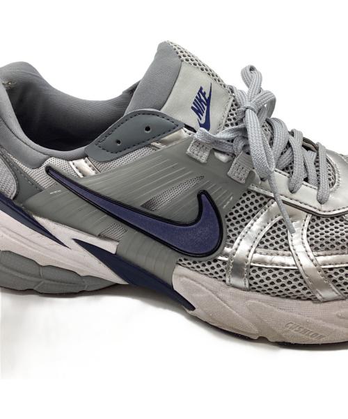 NIKE（ナイキ）NIKE (ナイキ) ローカットスニーカー V2K Run  V2Kラン ライトグレー サイズ:29の古着・服飾アイテム