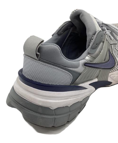 NIKE（ナイキ）NIKE (ナイキ) ローカットスニーカー V2K Run  V2Kラン ライトグレー サイズ:29の古着・服飾アイテム