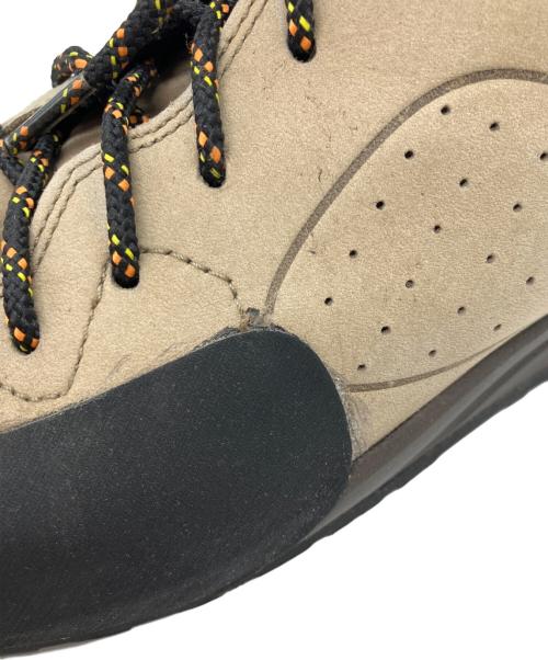 Patagonia（パタゴニア）Patagonia (パタゴニア) トレッキングシューズ　クラッグマスター ベージュ サイズ:UK９の古着・服飾アイテム