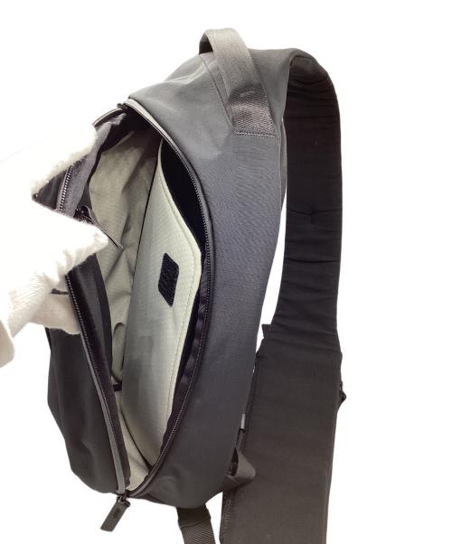 ALPAKA（アルパカ）ALPAKA (アルパカ) METRO クロスボディ X-PAC LEFT　ボディバック ブラックの古着・服飾アイテム