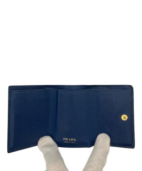 PRADA（プラダ）PRADA (プラダ) サフィアーノ　メタルロゴ　ミニウォレット　3つ折り財布 ブルーの古着・服飾アイテム