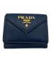 PRADA（プラダ）の古着「サフィアーノ　メタルロゴ　ミニウォレット　3つ折り財布」｜ブルー