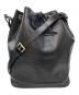 LOUIS VUITTON（ルイ ヴィトン）の古着「エピ ノエ ショルダーバッグ レザー ノワール」｜ブラック