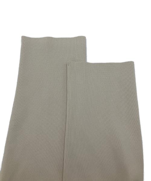 FOXEY NEWYORK（フォクシーニューヨーク）FOXEY NEWYORK (フォクシーニューヨーク) Vネックニット ベージュ サイズ:40の古着・服飾アイテム