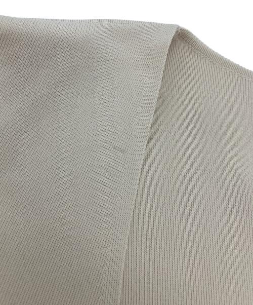 FOXEY NEWYORK（フォクシーニューヨーク）FOXEY NEWYORK (フォクシーニューヨーク) Vネックニット ベージュ サイズ:40の古着・服飾アイテム