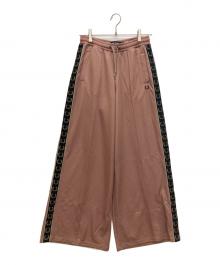 FRED PERRY（フレッドペリー）の古着「サイドラインワイドトラックパンツ」｜ピンク