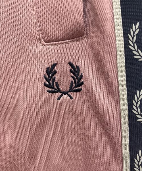 FRED PERRY（フレッドペリー）FRED PERRY (フレッドペリー) サイドラインワイドトラックパンツ ピンク サイズ:UK10の古着・服飾アイテム