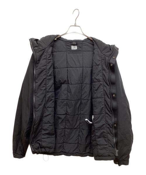 C.P COMPANY（シーピーカンパニー）C.P COMPANY (シーピーカンパニー) MEDIUM JACKET IN CHROME-Rミディアム ジャケット イン クローム アール（or クロム アール）　ゴーグル中綿ジャケット　 ブラック サイズ:Lの古着・服飾アイテム