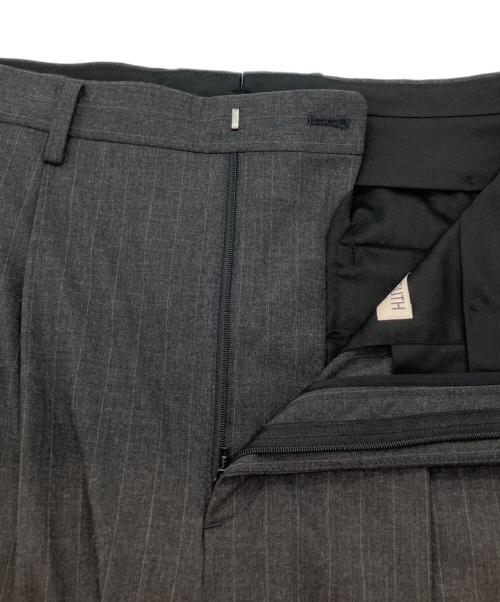 BEAUTY&YOUTH（ビューティーアンドユース）BEAUTY&YOUTH (ビューティーアンドユース) チョークストライプスラックス ブラック サイズ:Mの古着・服飾アイテム