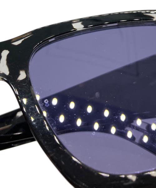 PRADA（プラダ）PRADA (プラダ) シンボルサングラス ブラック×パープル サイズ:54□19-145の古着・服飾アイテム