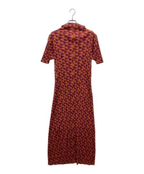 PLEATS PLEASE（プリーツプリーズ）PLEATS PLEASE (プリーツプリーズ) ジオメトリックプリントプリーツハイネックワンピース 幾何学柄プリーツ半袖ワンピース オレンジ サイズ:3の古着・服飾アイテム