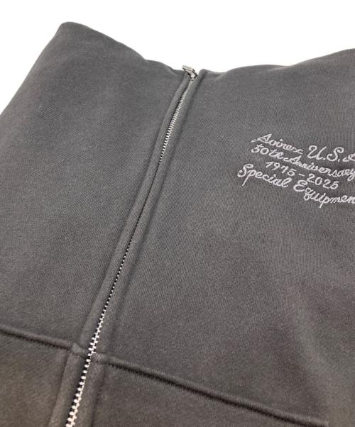 AVIREX（アヴィレックス）AVIREX (アヴィレックス)  50th VARSITY PARKA　50周年モデル バーシティロゴ スウェットジップパーカー グレー サイズ:Mの古着・服飾アイテム