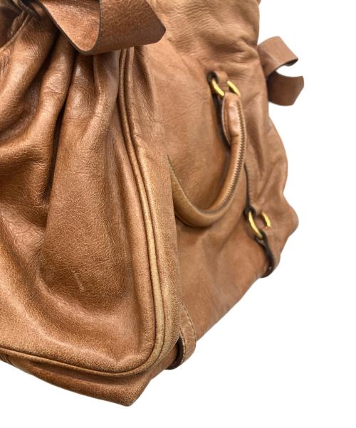 MIU MIU（ミュウミュウ）MIU MIU (ミュウミュウ) Vitello Lux Ribbon 2WAYショルダーバッグ　　ヴィッテロ・ラックス・リボン・ツーウェイ・ショルダーバッグ ブラウンの古着・服飾アイテム