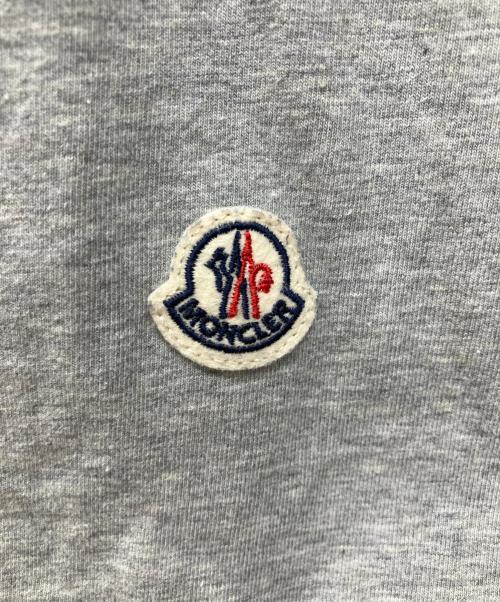 MONCLER（モンクレール）MONCLER (モンクレール) MAGLTA SCOLLO AVTシャツ グレー サイズ:XXLの古着・服飾アイテム