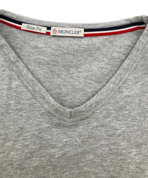 MONCLER（モンクレール）MONCLER (モンクレール) MAGLTA SCOLLO AVTシャツ グレー サイズ:XXLの古着・服飾アイテム