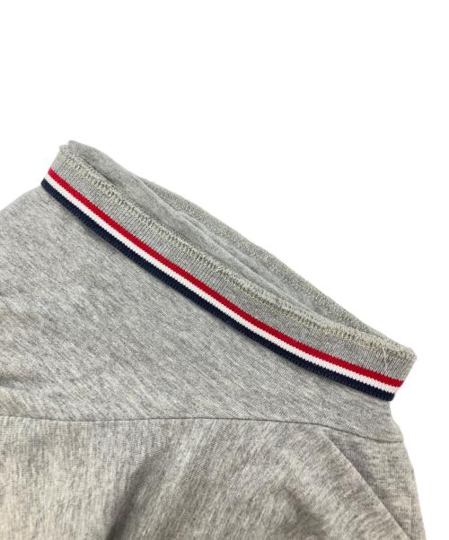 MONCLER（モンクレール）MONCLER (モンクレール) MAGLTA SCOLLO AVTシャツ グレー サイズ:XXLの古着・服飾アイテム