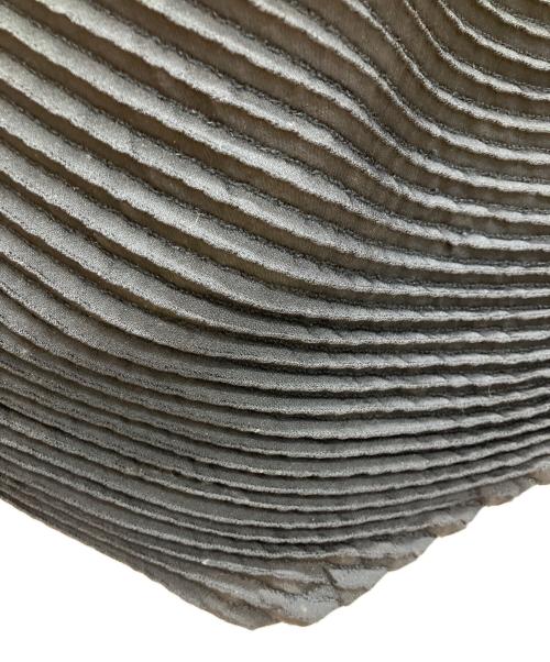 ISSEY MIYAKE（イッセイミヤケ）ISSEY MIYAKE (イッセイミヤケ) プリーツデザインスチームストレッチコート ブラック サイズ:2の古着・服飾アイテム