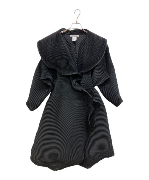 ISSEY MIYAKE（イッセイミヤケ）ISSEY MIYAKE (イッセイミヤケ) プリーツデザインスチームストレッチコート ブラック サイズ:2の古着・服飾アイテム