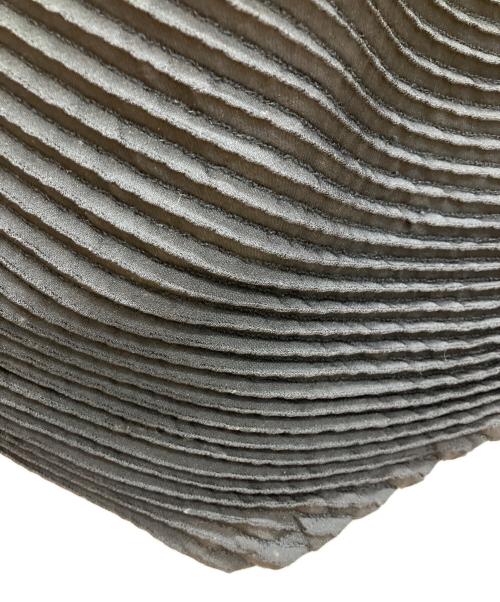 ISSEY MIYAKE（イッセイミヤケ）ISSEY MIYAKE (イッセイミヤケ) プリーツデザインスチームストレッチコート ブラック サイズ:2の古着・服飾アイテム