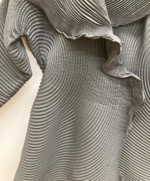ISSEY MIYAKE（イッセイミヤケ）ISSEY MIYAKE (イッセイミヤケ) プリーツデザインスチームストレッチコート ブラック サイズ:2の古着・服飾アイテム