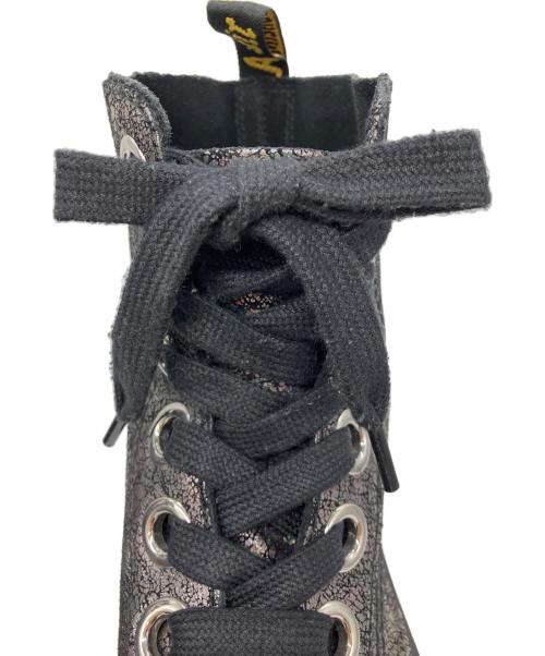 Dr.Martens（ドクターマーチン）Dr.Martens (ドクターマーチン) MOLLY　6ホールブーツ シルバー サイズ:UK 6の古着・服飾アイテム