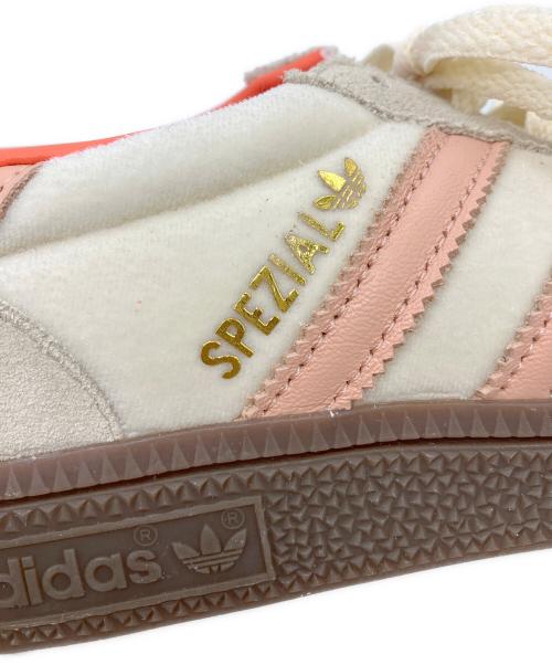 adidas（アディダス）adidas (アディダス) HANDBALL SPEZIAL WMNS Cream White/Powder Coral（ハンドボール スペツィアル） アイボリー サイズ:24の古着・服飾アイテム