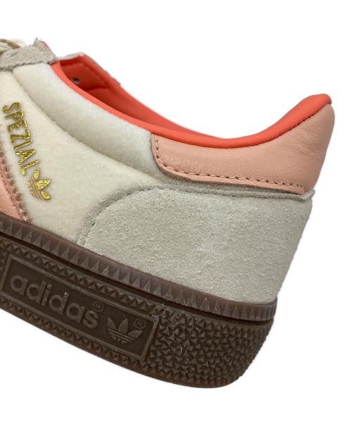 adidas（アディダス）adidas (アディダス) HANDBALL SPEZIAL WMNS Cream White/Powder Coral（ハンドボール スペツィアル） アイボリー サイズ:24の古着・服飾アイテム