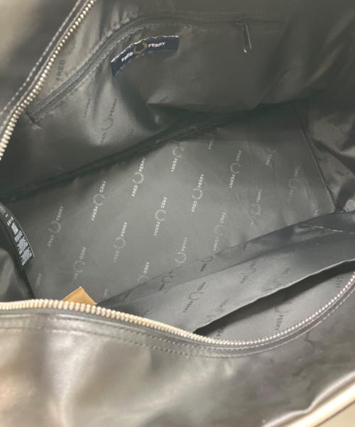 FRED PERRY（フレッドペリー）FRED PERRY (フレッドペリー) ボストンバッグ ブラックの古着・服飾アイテム