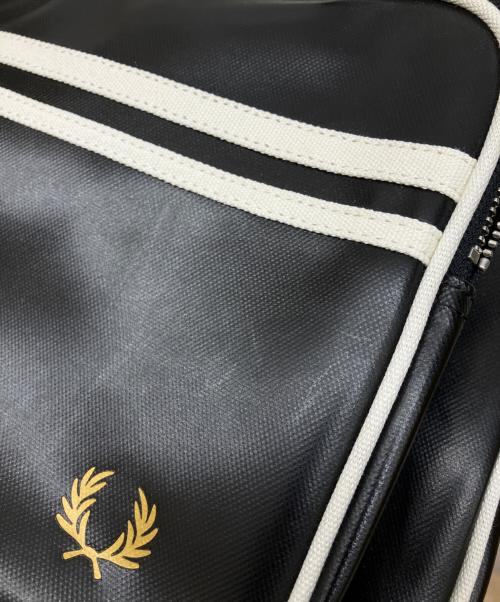 FRED PERRY（フレッドペリー）FRED PERRY (フレッドペリー) ボストンバッグ ブラックの古着・服飾アイテム