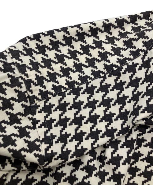 BURBERRY BLACK LABEL（バーバリーブラックレーベル）BURBERRY BLACK LABEL (バーバリーブラックレーベル) 総柄シャツ ロングスリーブシャツ ホワイト×ブラック サイズ:2の古着・服飾アイテム