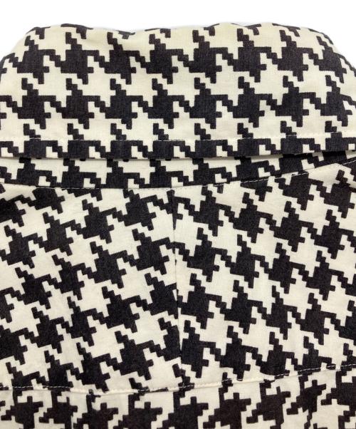 BURBERRY BLACK LABEL（バーバリーブラックレーベル）BURBERRY BLACK LABEL (バーバリーブラックレーベル) 総柄シャツ ロングスリーブシャツ ホワイト×ブラック サイズ:2の古着・服飾アイテム