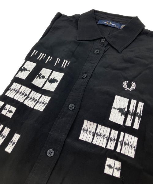 FRED PERRY（フレッドペリー）FRED PERRY (フレッドペリー) Embroidered Shirt Dress ブラック サイズ:UK 10の古着・服飾アイテム