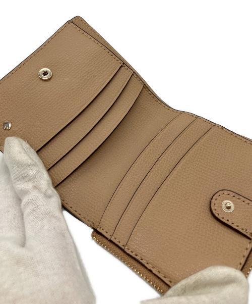 Kate Spade（ケイトスペード）Kate Spade (ケイトスペード) SYLVIA BIFOLD WALLET ベージュの古着・服飾アイテム