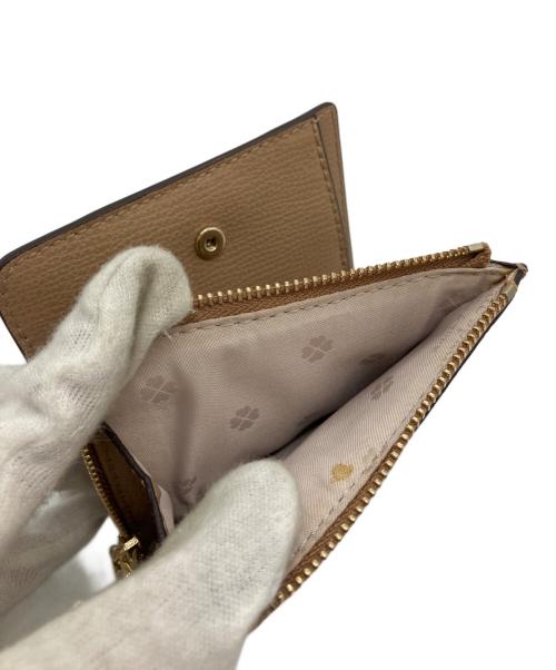 Kate Spade（ケイトスペード）Kate Spade (ケイトスペード) SYLVIA BIFOLD WALLET ベージュの古着・服飾アイテム