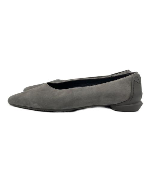SHISEI（シセイ）SHISEI (シセイ) MM POINTED SUEDE PUMPS グレー サイズ:37の古着・服飾アイテム
