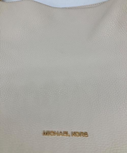 MICHAEL KORS（マイケルコース）MICHAEL KORS (マイケルコース) クリスティナ シボレザー ショルダー ホワイトの古着・服飾アイテム