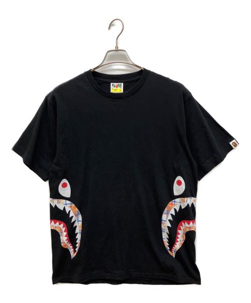 A BATHING APE（アベイシングエイプ）A BATHING APE (アベイシングエイプ) シャークプリントＴシャツ ブラック サイズ:Lの古着・服飾アイテム