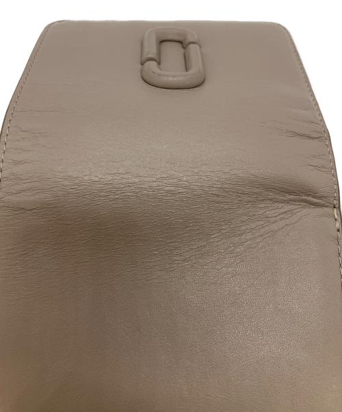 MARC JACOBS（マークジェイコブス）MARC JACOBS (マークジェイコブス) 2つ折り財布 ベージュの古着・服飾アイテム