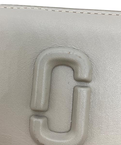 MARC JACOBS（マークジェイコブス）MARC JACOBS (マークジェイコブス) 2つ折り財布 ベージュの古着・服飾アイテム