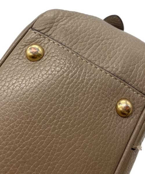 J&M DAVIDSON（ジェイ＆エム デヴィッドソン）J&M DAVIDSON (ジェイ＆エム デヴィッドソン) Baby Mia バッグ ベージュの古着・服飾アイテム
