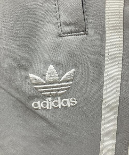 adidas（アディダス）adidas (アディダス) オーバーサイズ ジップオフトラックパンツ グレー サイズ:Mの古着・服飾アイテム